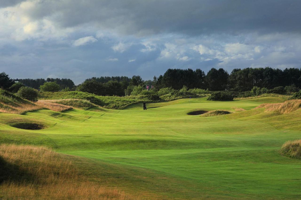 Отель Dundonald Links Dreghorn Экстерьер фото