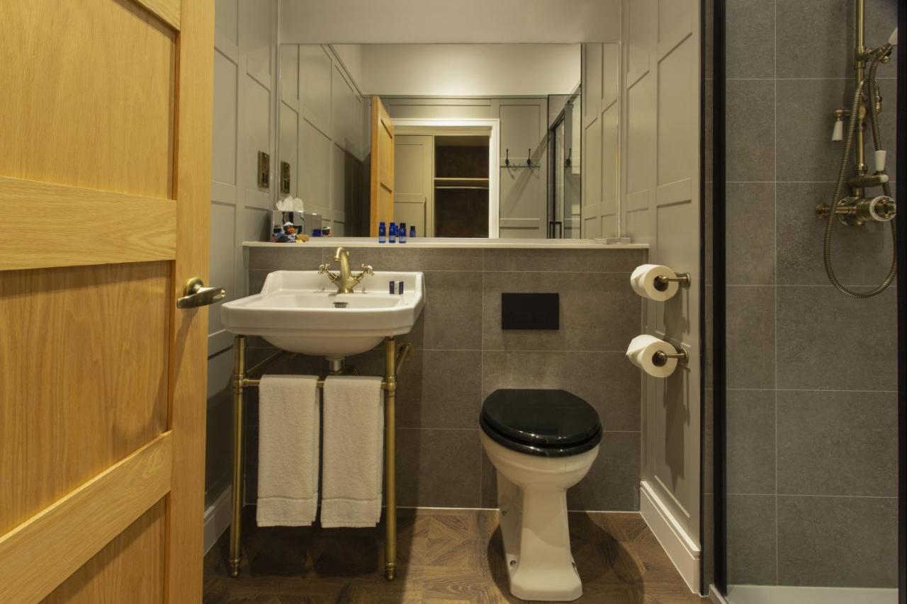 Отель Dundonald Links Dreghorn Экстерьер фото