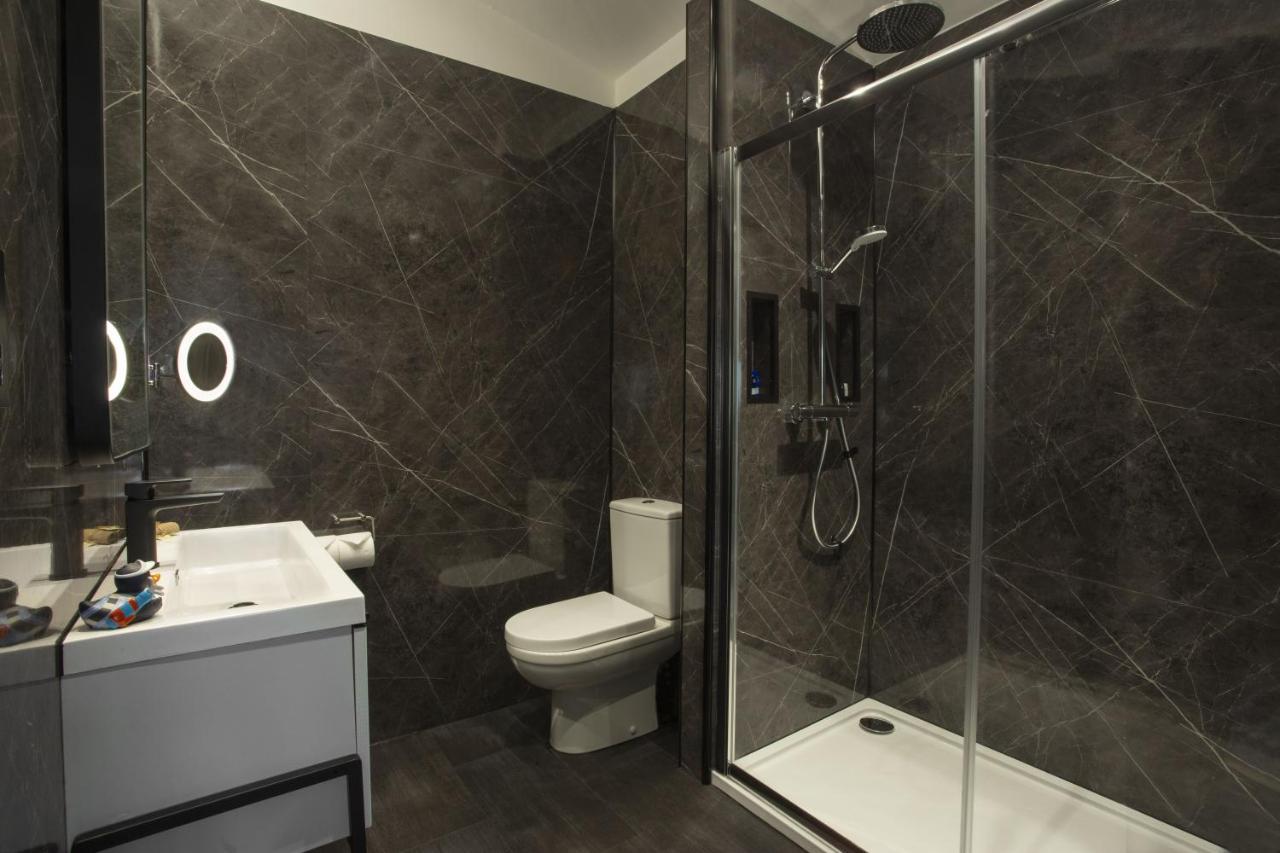 Отель Dundonald Links Dreghorn Экстерьер фото